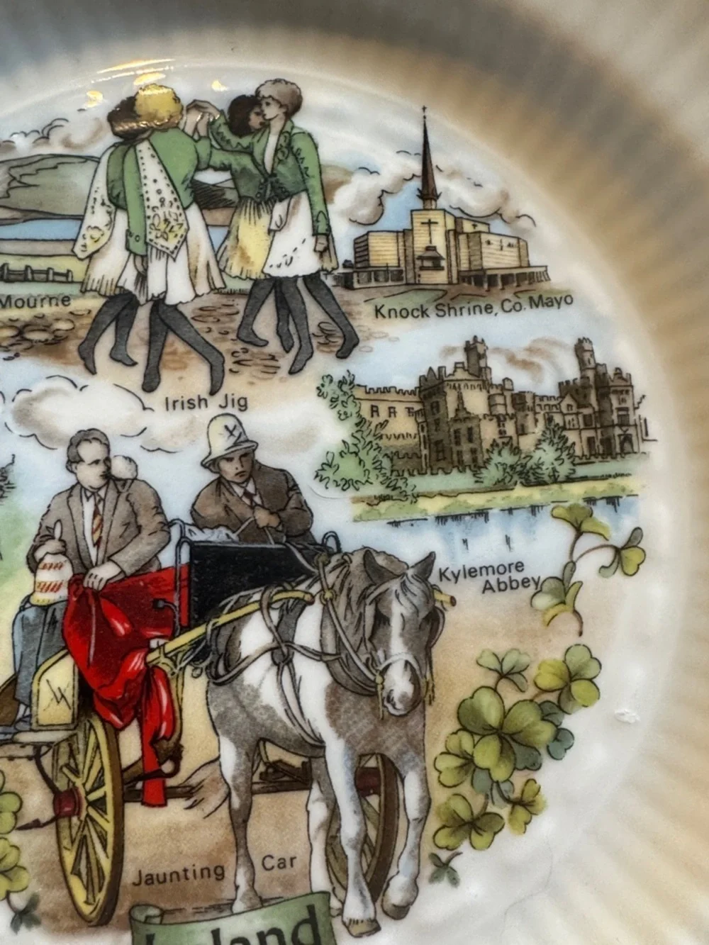 Ireland Motif Ceramic 9